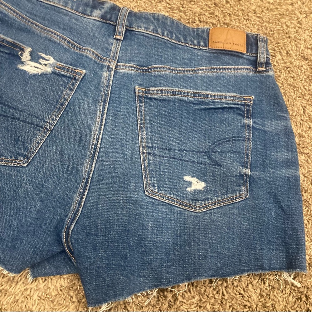 NWT: American Eagle Strigid Ripped Denim Mom Shorts Mid Wash 8 Distressed Trendy - Picture 15 of 15